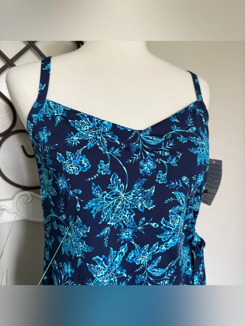 NWT LANDS’ END Size 10 One Piece Navy Blue Floral Swimsuit Swimdress